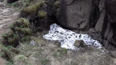 moiranowanie - Skąd ten śnieg?
Poniżej zdjęcie z Islandii z czerwca z doliny Þingvel...