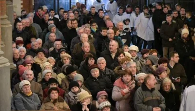 kulmegil - Tłoczno, długo i duszno. Ten cały #churching to nie na moje zdrowie. A to ...