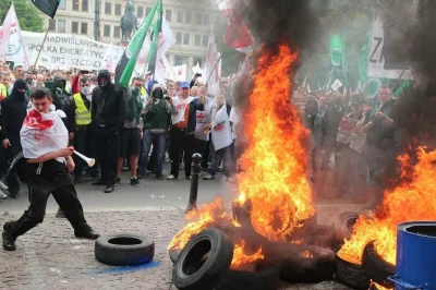 yoger - Zapomniałeś dodać, że w dni wolne od pracy górnicy lubią relaksować się przy ...