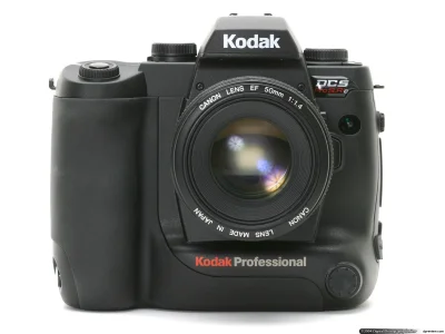 phariseo - @Taco_Polaco: Kodak też produkował aparaty profesjonalne. Były to przede w...