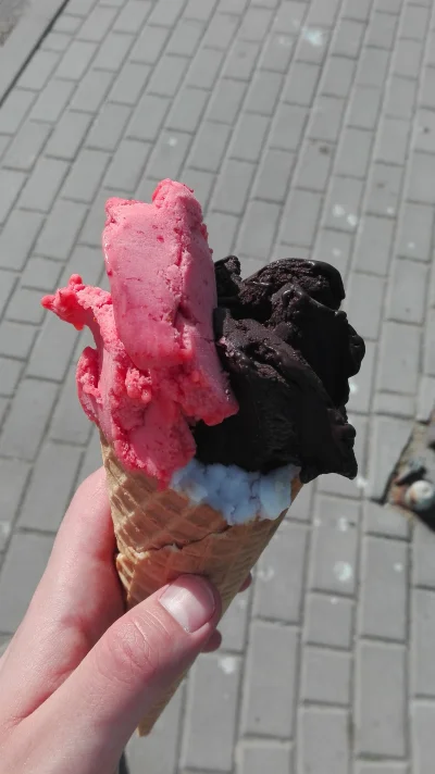 Kardig - Wchodźcie we mnie wy pyszne...
Beza kròwka best lody w #warszawa
Chyba, że...