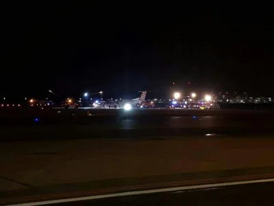 DeltaMike_98 - Awaryjne lądowanie Dasha Q400 na Lotnisku Chopina w Warszawie. Zawiodł...