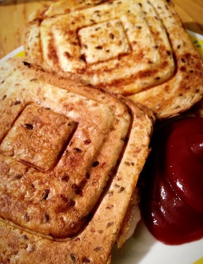 hejk4 - tosty dobre są i poprawiają humor, bo najedzony brzuszek to szczęśliwy brzusz...