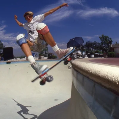 kapecvonlaczkinsen - Tony Hawk w 1988 r.



#tonyhawk #skateboarding #oldschool
