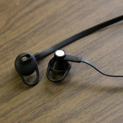 ptrhobson - @Cansis: jedne prawilne słuchawki które wkłada się do ucha, a nie nakłada...