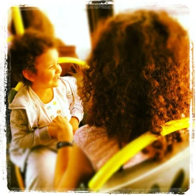 flowerofthesun - Bawię się #instagram. Efekt: a curly family in the morning tram.