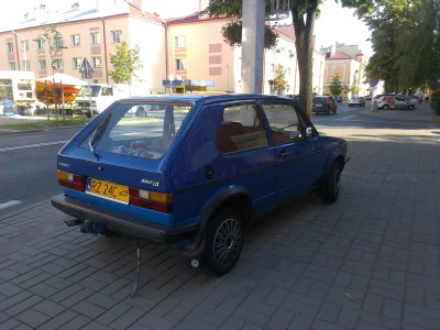 mandrake13 - Taki oto piękny wóz minąłem dziś rano w drodze do pracy (VW Golf mk1 LD)...