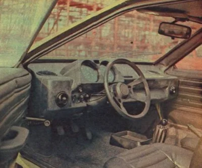 SonyKrokiet - wnętrze auta