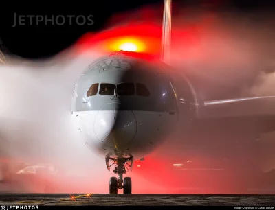 Velominati - #lotnictwo #aircraftboners #jetphotos
 A Qatar Airways 787 deicing in Os...
