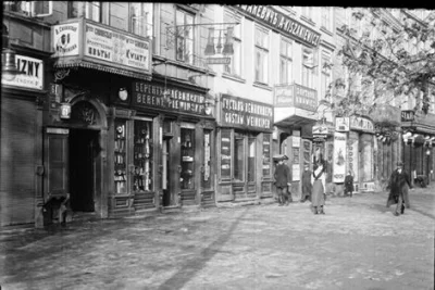 yanosky - Krakowskie Przedmieście, 1911-1915 r.

#historiazyanosky #fotohistoria #W...