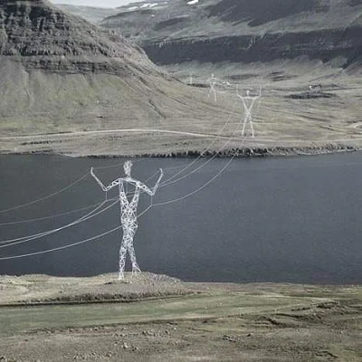 only_dgl - Islandzcy architekci tworzą słupy energetyczne w kształcie posągów ludzi. ...