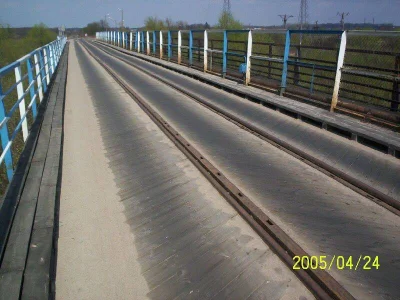 szczebrzeszyn09 - Nie daleko od Treblinki jest most kolejowy drewniany z droga dla po...