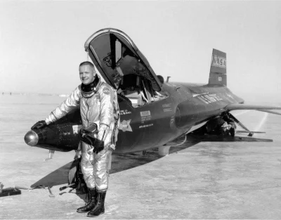 d.....4 - Neil Armstrong, jeden z pilotów X-15.

#samoloty #aircraftboners ##