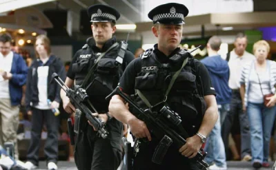 w.....j - @TheOutSideR: W Anglii zwykły policjant ma co najwyżej taser. Broń palną ma...