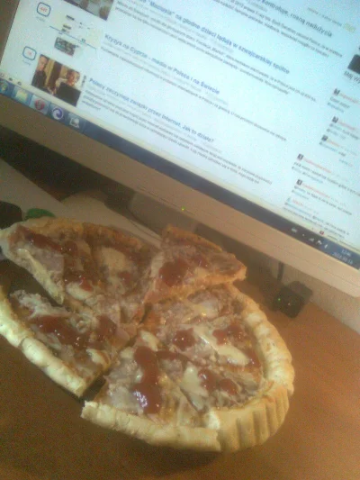 nodikv - #pizzatime #jedzzwykopem 



@madretrudneslowo załapałaś się na foto!