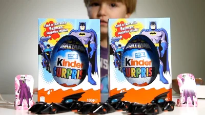 batgirl - Czy to jest do kupienia w Polsce? :) 
#batman #kindersurprise #kinderniesp...