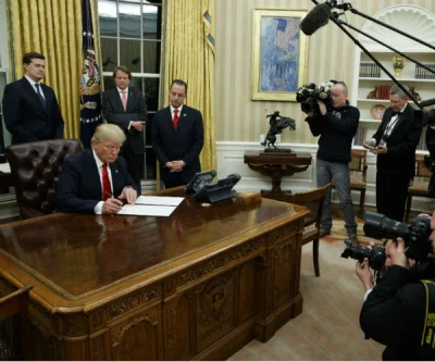 M.....n - Prezydent Donald J. Trump podpisał dekret nakazujący tępienie lewaków ( ͡° ...