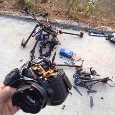 k.....5 - Szkoda drona i 5dmk3 :<

#kameraboners #dslr #drony #canon #phantom