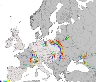 ponton - Uwaga, przez Polskę przechodzi właśnie silny tęczowy front. Ponoć to sprawka...