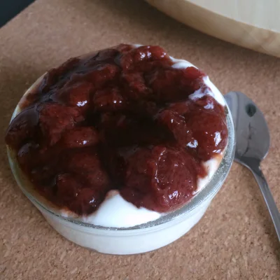 H.....a - Serek waniliowy z zeszłorocznymi truskawkami <3
#cotahannah #foodporn #jedz...
