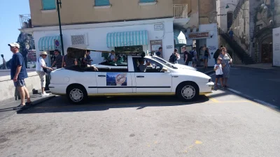 szymon-piaskowski - Taka ciekawostka - na wyspie Capri wszystkie taksówki mają ścięte...