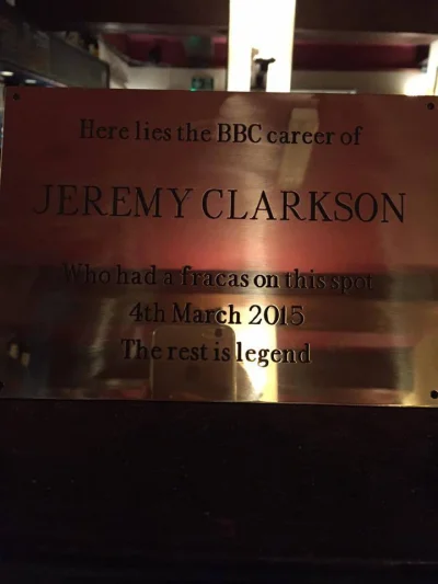 DrQ - Tabliczka pamiątkowa w hotelu w którym Jeremy Clarkson uderzył swojego producen...