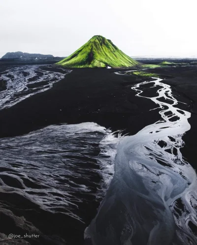 ColdMary6100 - #earthporn #islandia via #kulturawplot
Źródło w lewym dolnym rogu