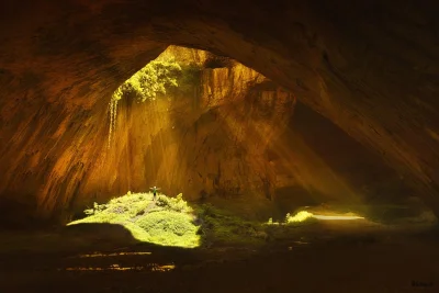 Artktur - Świetlista Jaskinia.

Jaskinia Devetashka to jedna z największych podziem...