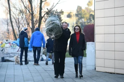 anonimek123456 - Jacek Kurski:

 (TVP) Oczywiście bardzo się różni od Polsatu i TVN....