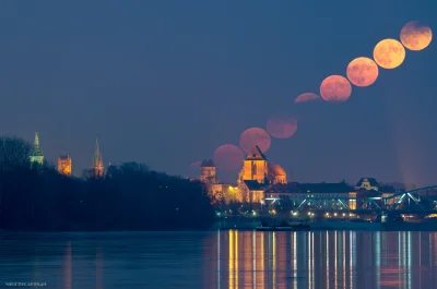 Nightscapes_pl - Przebieg niedzielnego wschodu superksieżyca nad Toruniem. 
Zdjęcie ...