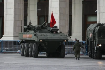 salwel - #rosja #militaria #wojsko 
czy to tylko wrażenie czy ten transporter jest #...