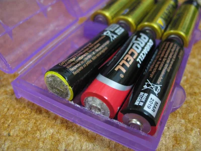 CCCCC - Śmieć bateryjny
Alkaliczne baterie duracell wylewają się do 7 razy bardziej
...