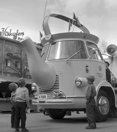 N.....h - Samochód wykorzystywany do promocji kawy Gevalia, w Szwecji.
#fotohistoria...
