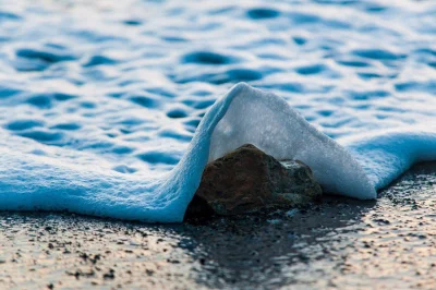 Lookazz - > Sea foam splash captured at 1/1000 of a second

#fotografia #ciekawostk...