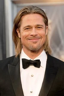 Pabick - No #rozowepaski niedługo #bradpitt będzie wolny, więc szykować dupy, zostawi...