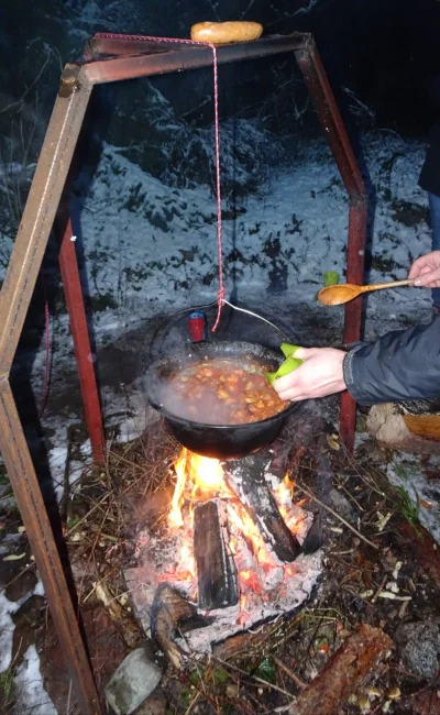 Gl1n4 - Pierwszy obiad z ogniska w tym roku. :)

#ognisko #gotujzwykopem