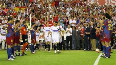 b.....y - Mamy rok 2006, Sevilla wygrywa Ligę Europy, Barcelona robi im szpaler mimo ...