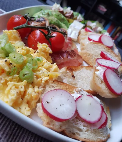 cheeseandonion - Nigdy nie jest zbyt późno na małe śniadanko...(⌒(oo)⌒)

#sniadanie #...