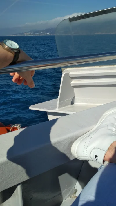 P.....z - Płynę sobie łódka po morzu śródziemnym.

#pokaznogi #lodka #plyne #capri