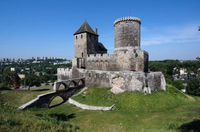 N.....t - w artykule nie ma nic o zamku w Będzinie, który należy do Szlaku Orlich Gni...