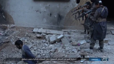60groszyzawpis - Kolejna egzekucja żołnierza SAA przez ISIS w Jarmuk. 

Tym razem m...
