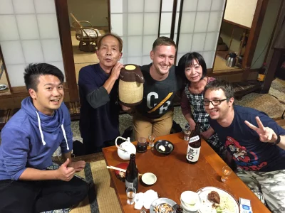 derylio1 - Kolejny ciekawy dzien w #japonia 
Mile japonki podwiozly nas do hostelu a ...