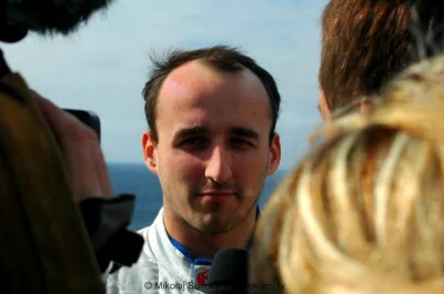 FajnyTypek - Ale Kubica ma zakola XD Ma dziewczyne wgl? #kubica #zakola