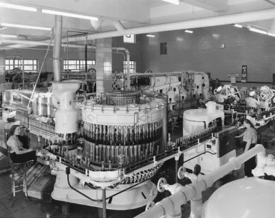 N.....h - Fabryka Pepsi w Baltimore.
#fotohistoria #1956