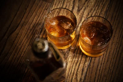 robin_caraway - Jak zamawiać whisky w barze?

Musisz wejść i z daleka spojrzeć na c...