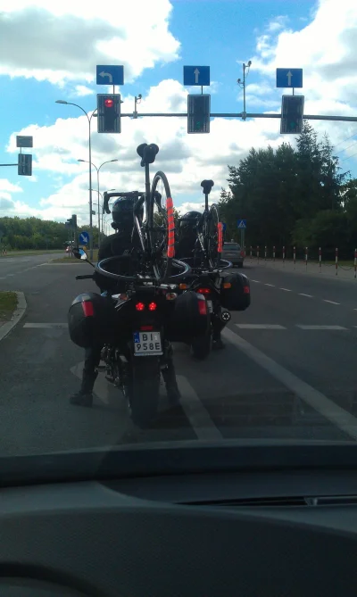 szoorstki - Na pierwszy rzut oka, wygląda trochę jak ufo, ale to... #motocykle ;)

#t...