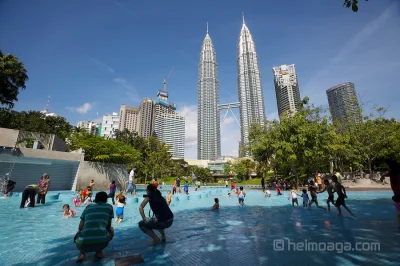 kicy - Wszystko ok tylko czemu zdjęcie z Malezji w artykule o Niemieckich basenach.