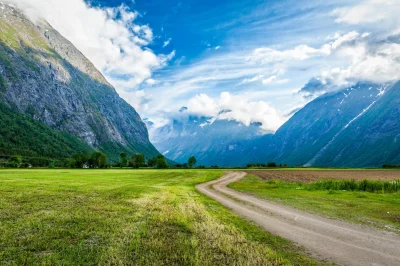 p.....h - Droga w Norwegii z ładnym widokiem.



#norwegia #ladnywidoczek #podroze