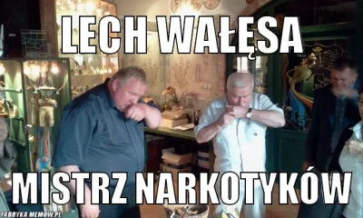 KapitanKompot - Ciekawe co Leszek Śmieszek miał w tej walizce...

#walesacontent #hum...