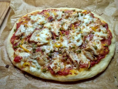 Naku - Dzisiaj #pizza z kurczakiem (został z rożna) żółtą papryką i groszkiem!? Wyszł...